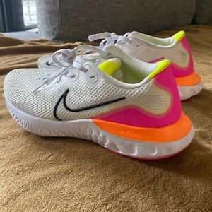 Nike Renew size 9